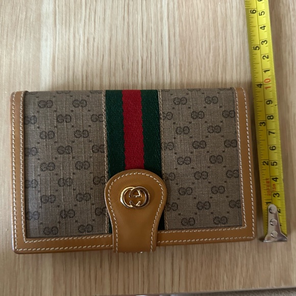 Authentic Gucci vintage compact wallet w/ kisslock - Picture 10 of 10